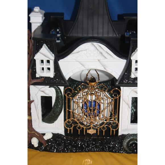 Bath & Body Works Glow In The Dark House Luminary 3 Wick Jar Candle Holder 2024 - Picture 9 of 13